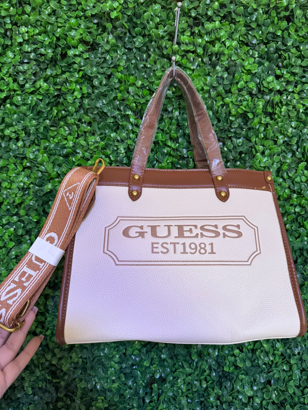Bolso Guess hueso