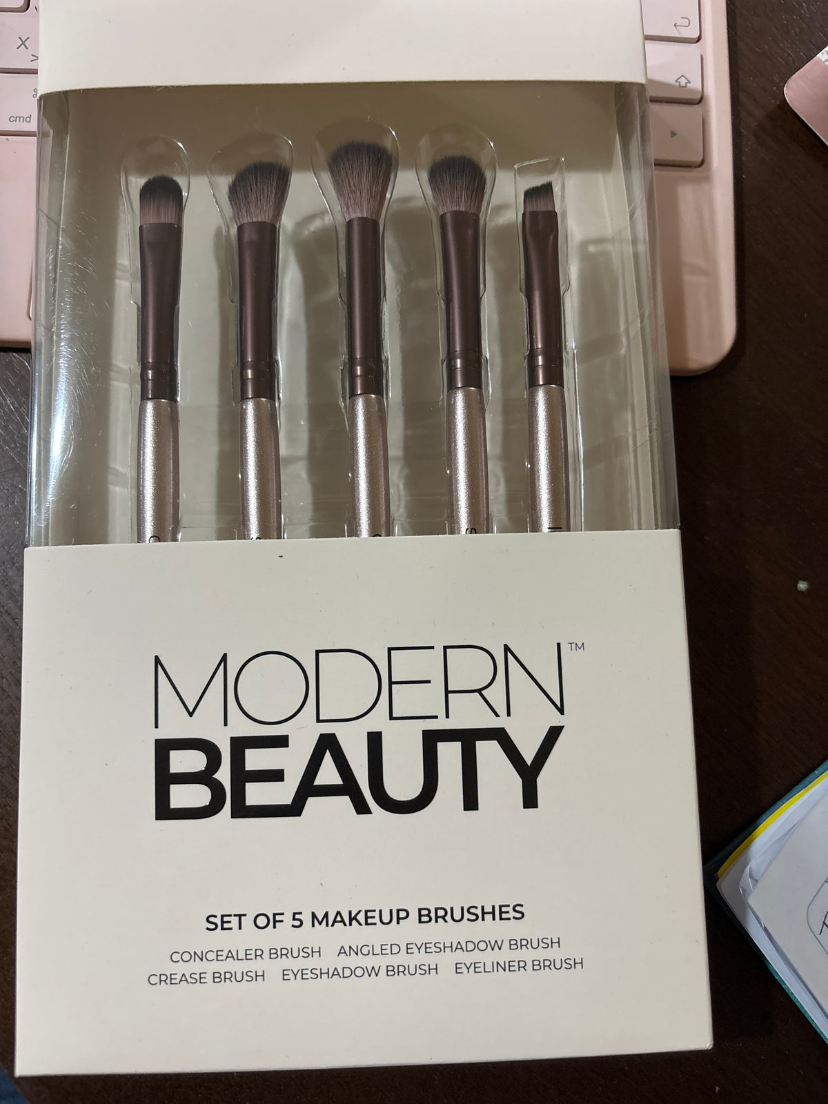 Modern Beauty Set Of Makeup Brushes