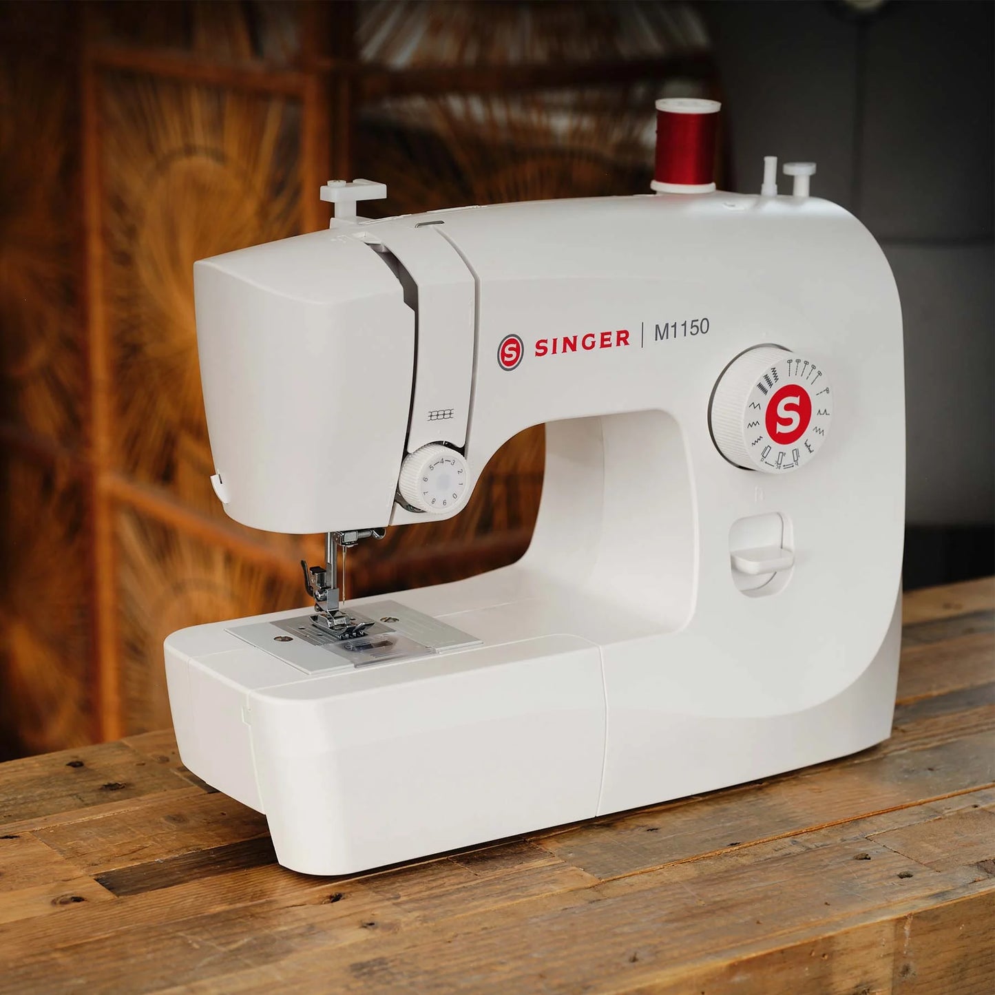 SINGER M1150 Maquina de Coser Mecanica con 45 Aplicaciones de Puntadas Luz LED y Ojal de 1 Paso Gran Valor para Regalar Blanco