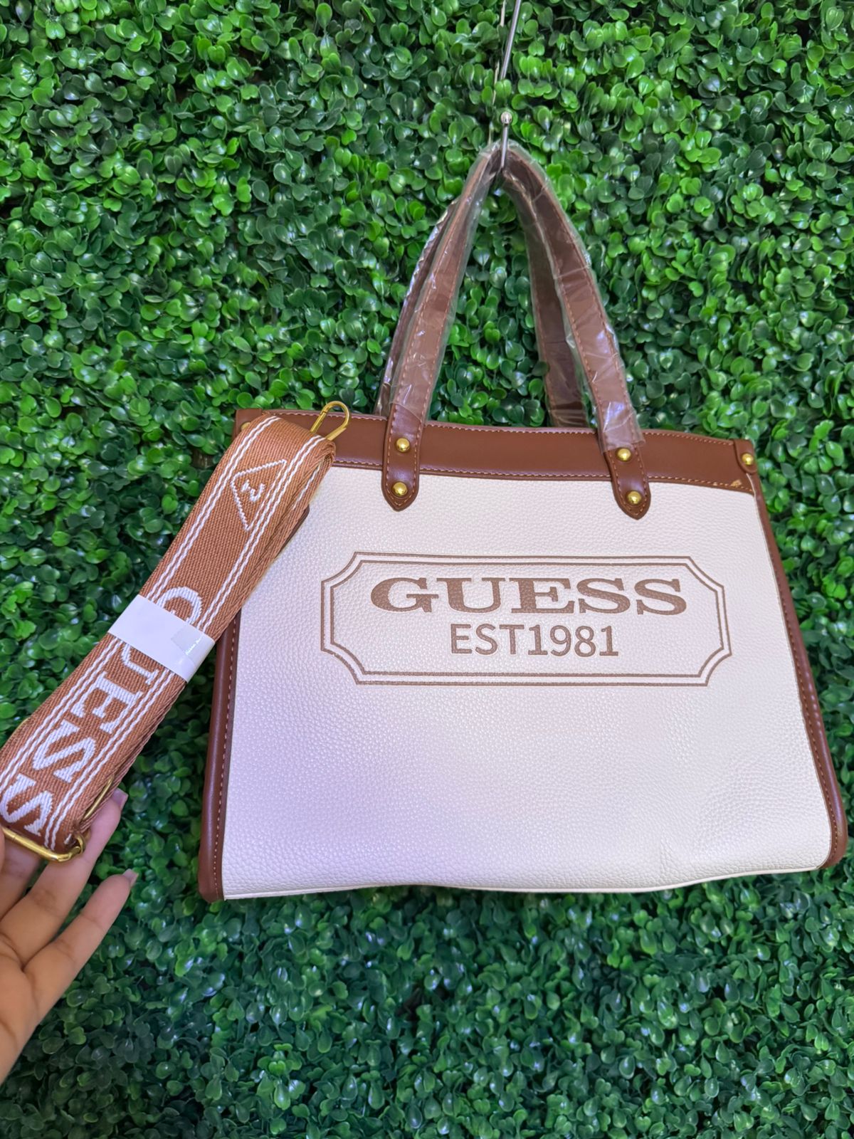 Bolso Guess hueso