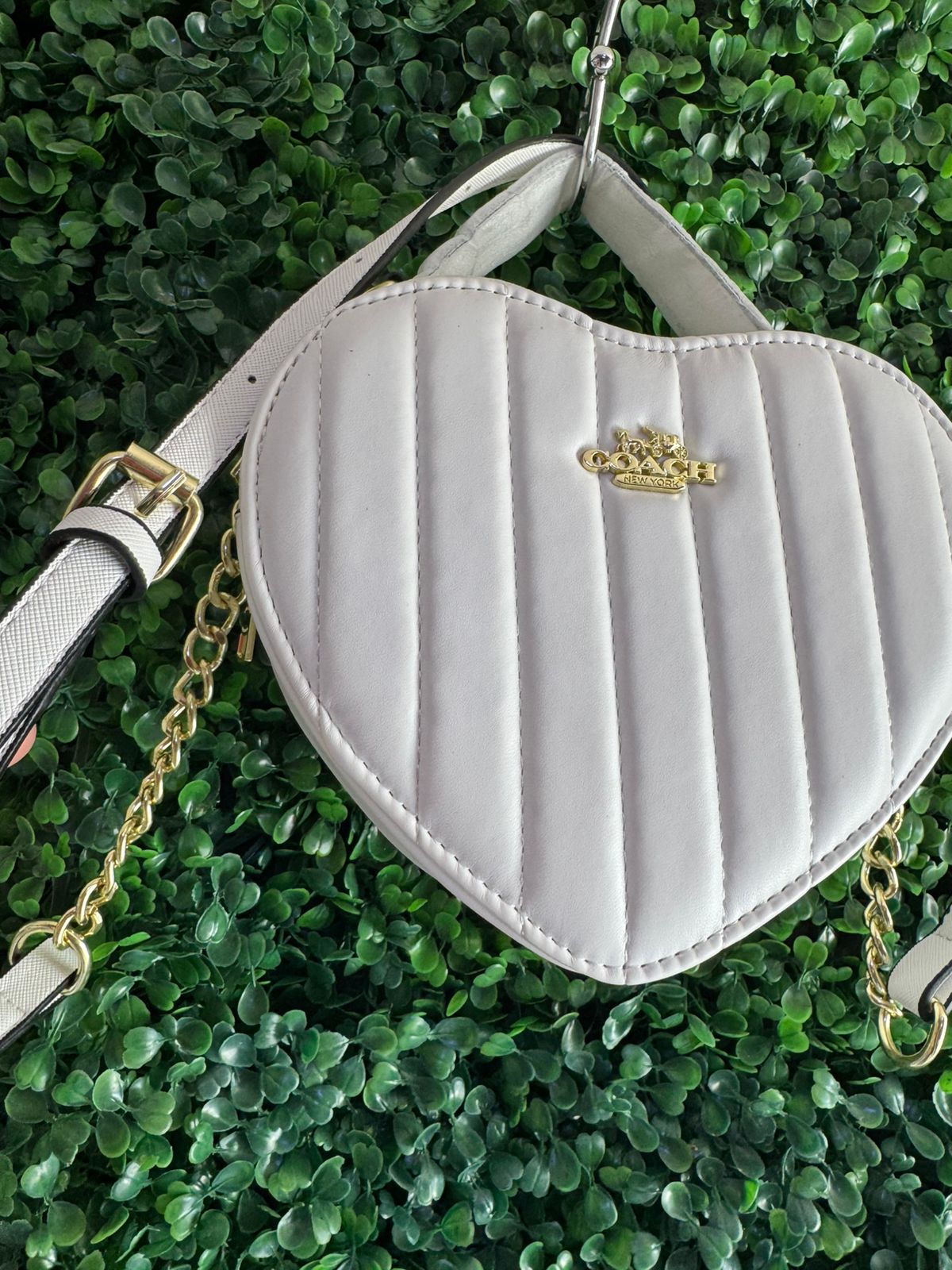 A BOLSA COACH BLANCA CORAZON
