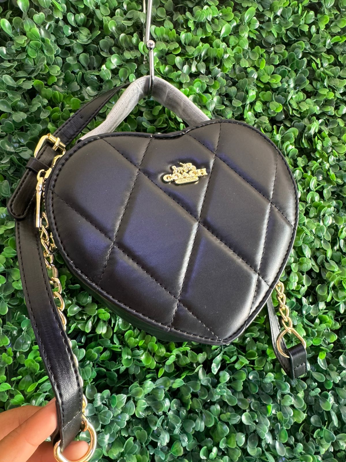 A BOLSA COACH CORAZON NEGRA