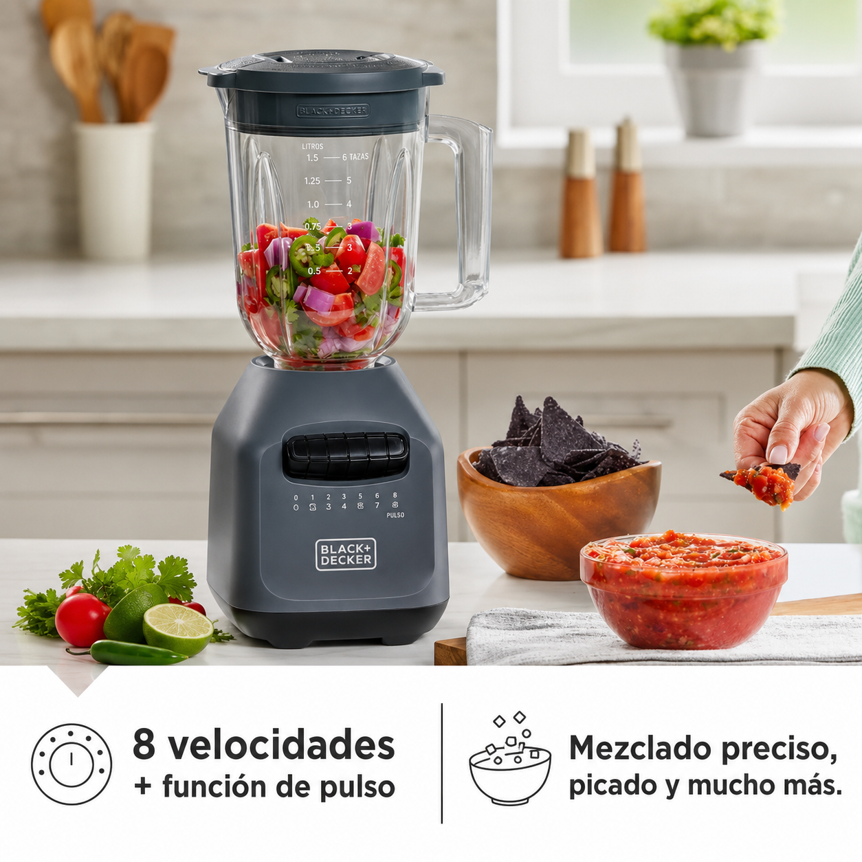 Black & Decker Ice Triturar Licuadora con 56 Onzas (7 Tazas) PerfectPour Tarro de Plástico, Potente Hoja de Acero Inoxidable de 6 Puntas, 8 Velocidades Más Pulso, 700 Vatios Pico de Potencia, BL2209PB