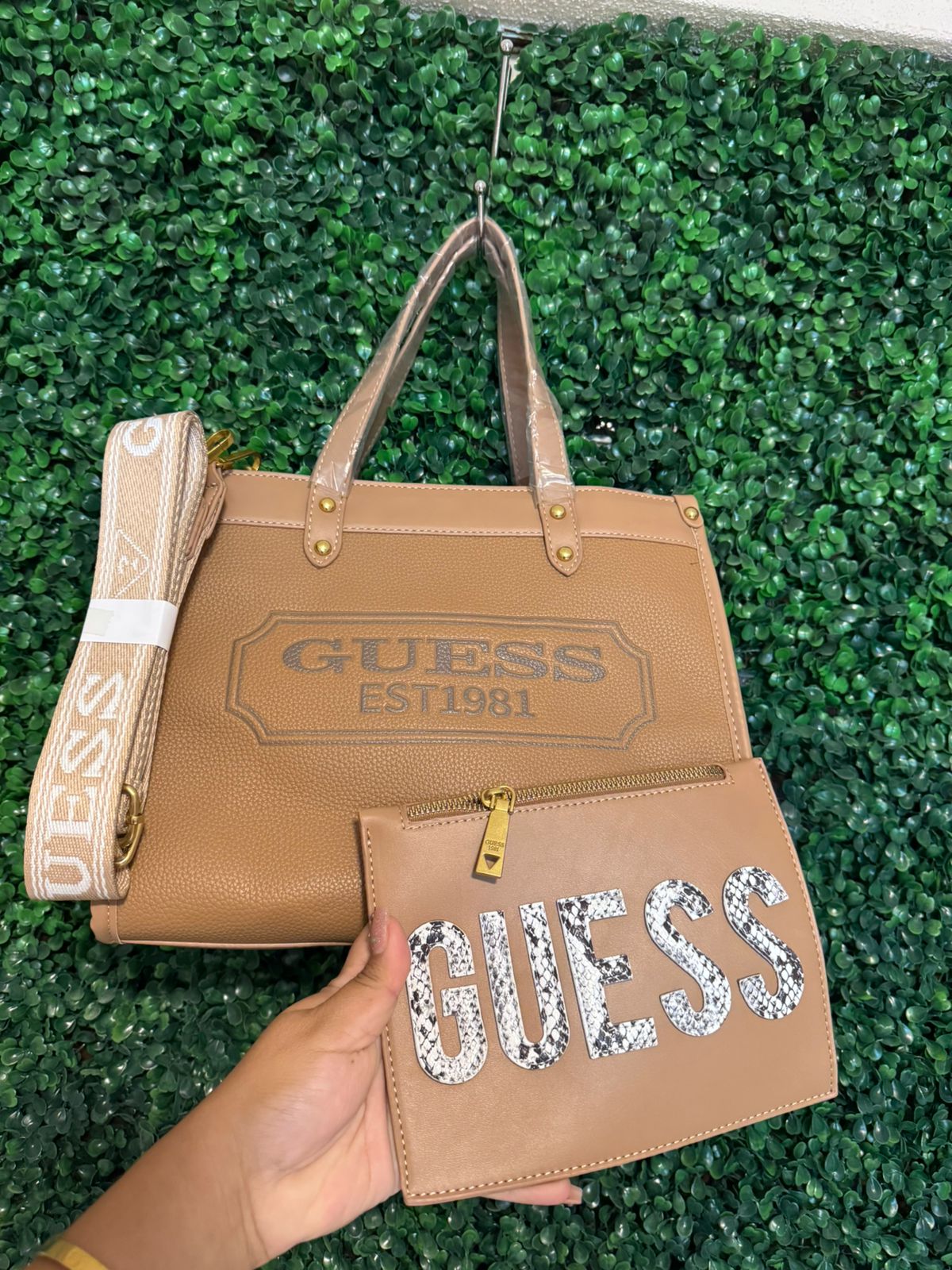 Bolsa Guess café