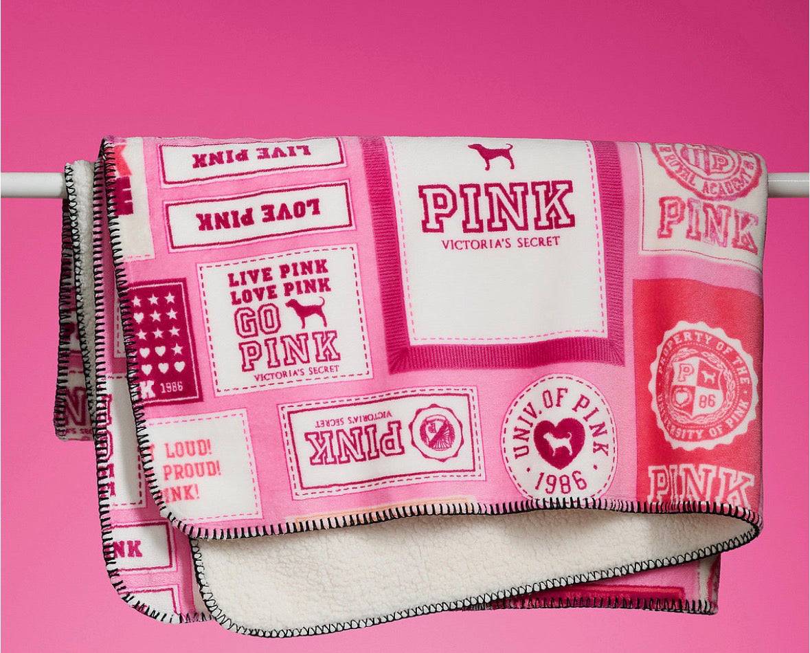Victoria’s Secret PINK Manta Polar Sherpa + Perrito Decorativo – Set Rosa Coleccionable