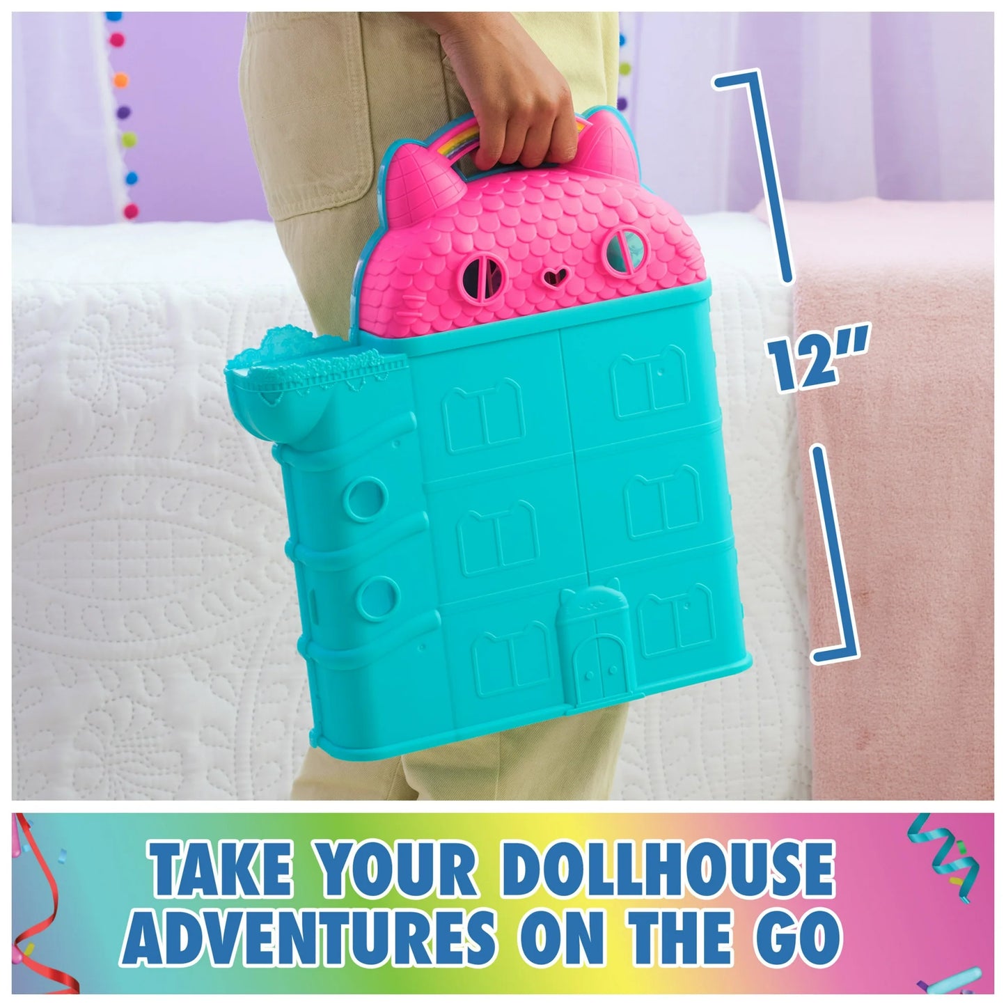 Casa de Muñecas Gabby, Casa de Muñecas para Llevar, Juego de 12 Pulgadas con Figura Coleccionable de Gabby, Muebles y Pegatinas