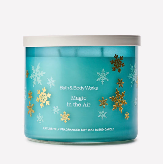 Bath & Body Works Magic in the Air – Vela Aromática de 3 Mechas 411 g