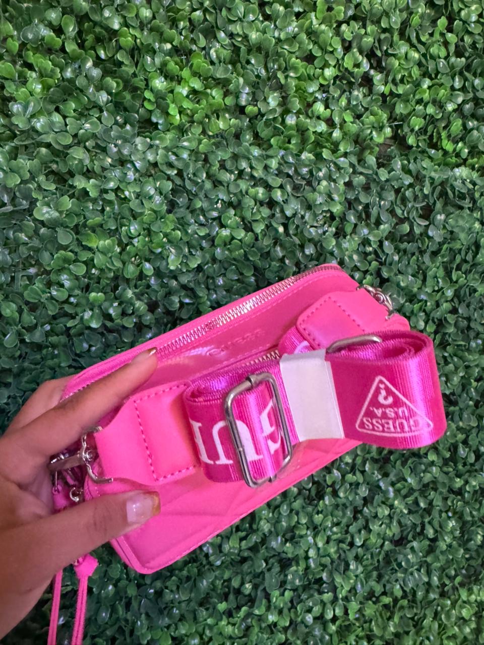 A Bandolera Guess Rosa Fucsia