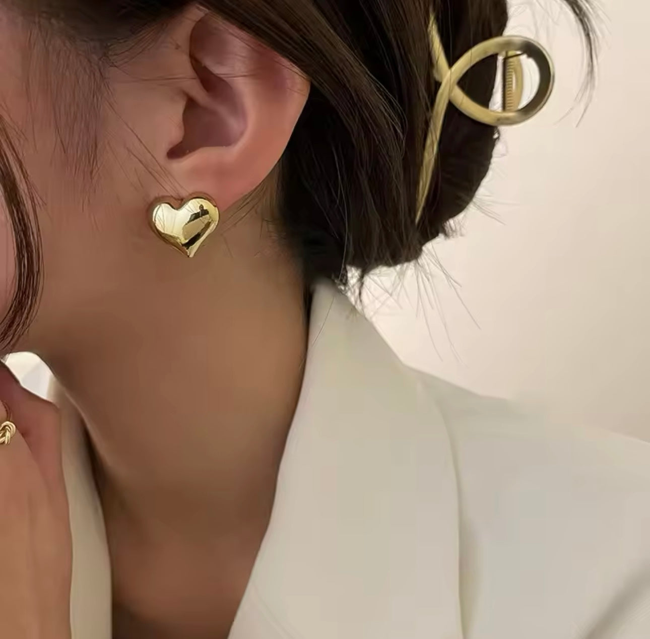 Pendientes bonitos de corazón estereoscópicos simples a la moda para mujer Tono Dorado