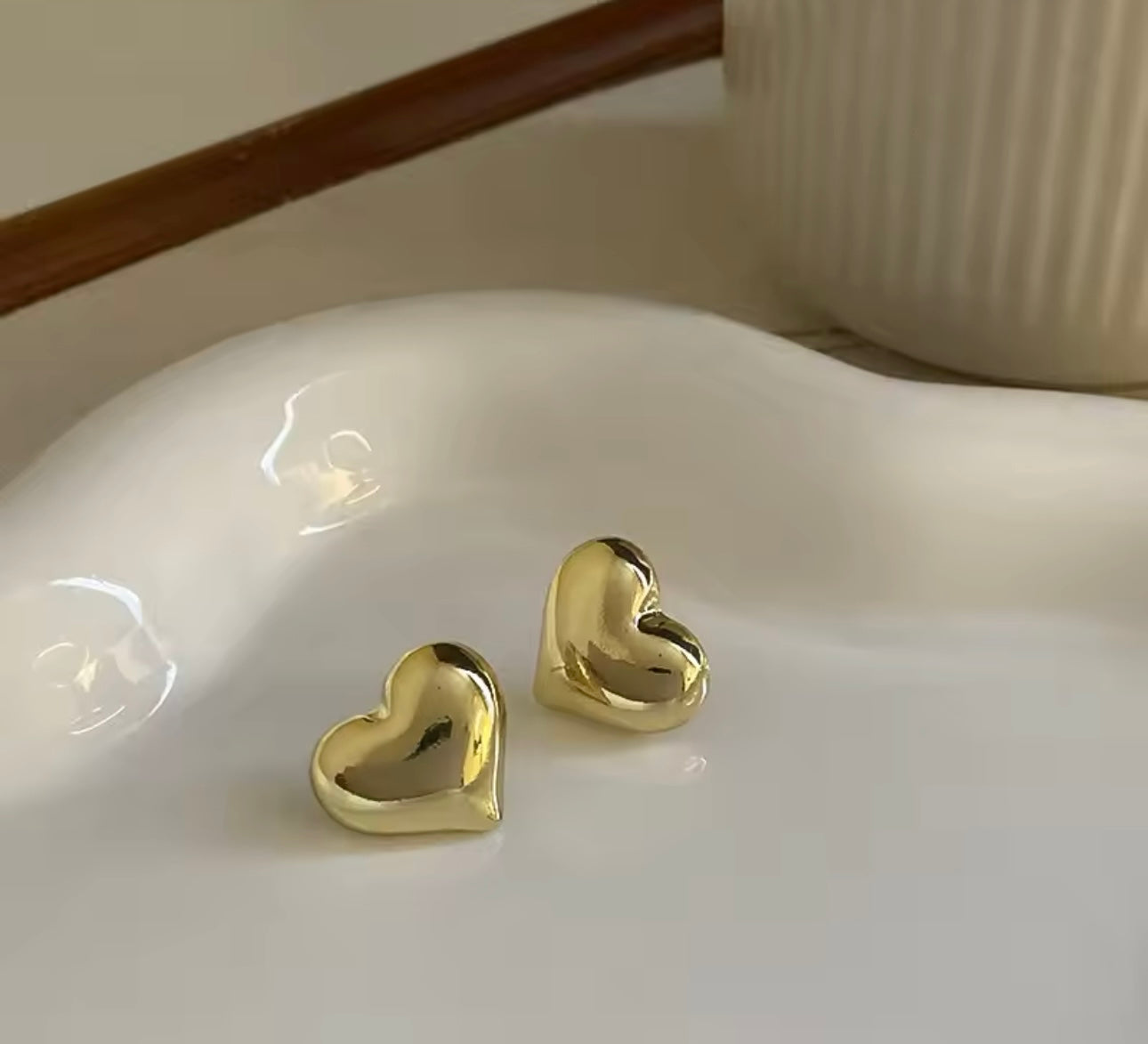 Pendientes bonitos de corazón estereoscópicos simples a la moda para mujer Tono Dorado