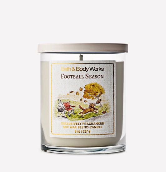 Bath & Body Works Football Season Vela Aromática 8 oz – Eucalipto, Salvia y Cedro