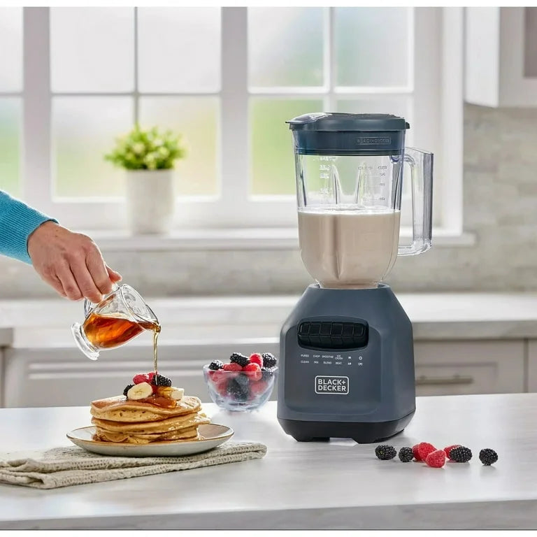 Black & Decker Ice Triturar Licuadora con 56 Onzas (7 Tazas) PerfectPour Tarro de Plástico, Potente Hoja de Acero Inoxidable de 6 Puntas, 8 Velocidades Más Pulso, 700 Vatios Pico de Potencia, BL2209PB