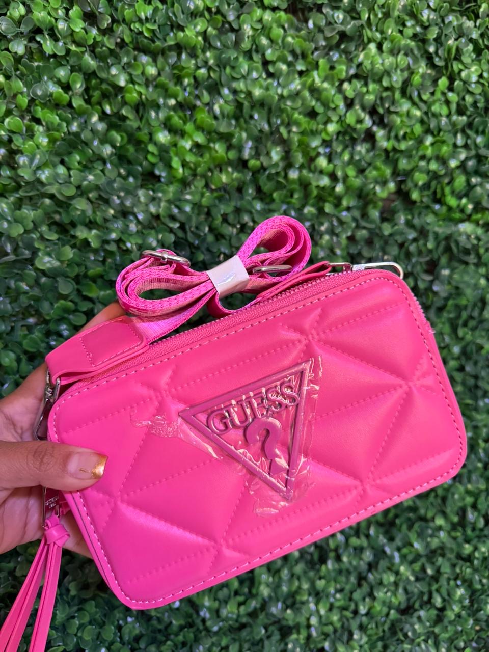 A Bandolera Guess Rosa Fucsia