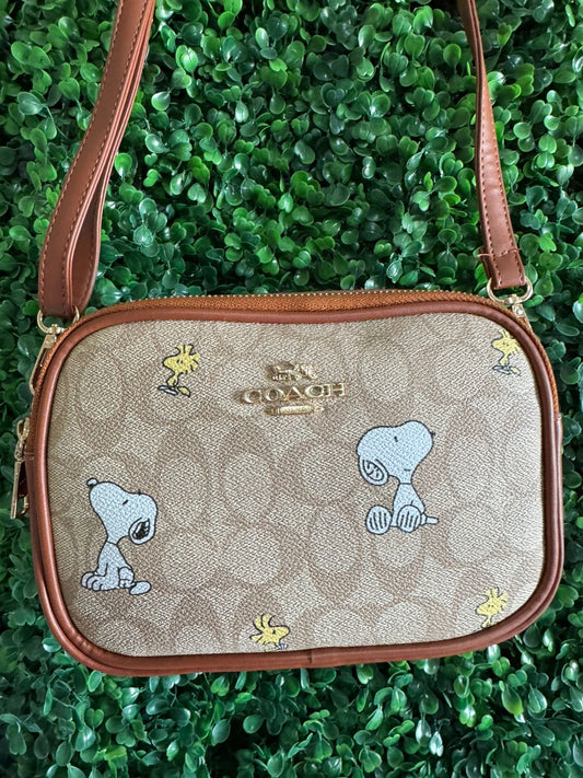 A BANDOLERA SNOPPIE INSPIRACION COACH CAFE