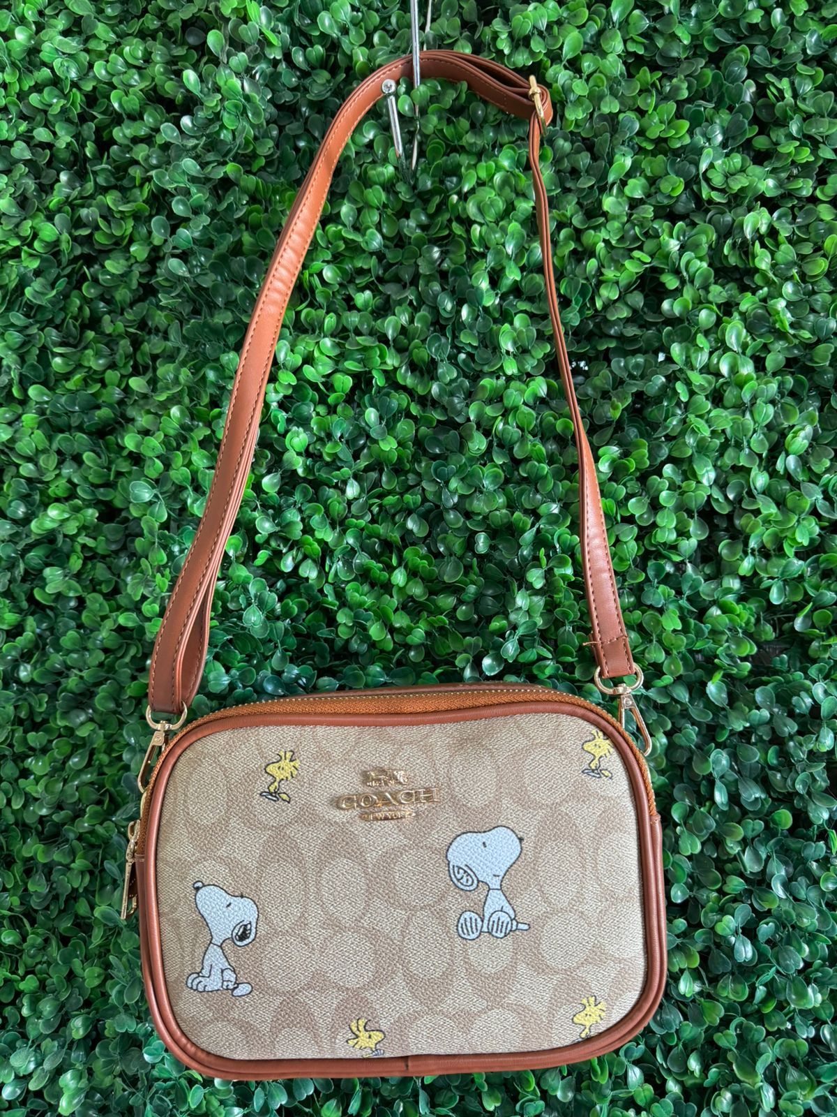 A BANDOLERA SNOPPIE INSPIRACION COACH CAFE