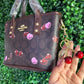 A BOLSA COACH CAFE LLAVERO CEREZAS CAFE