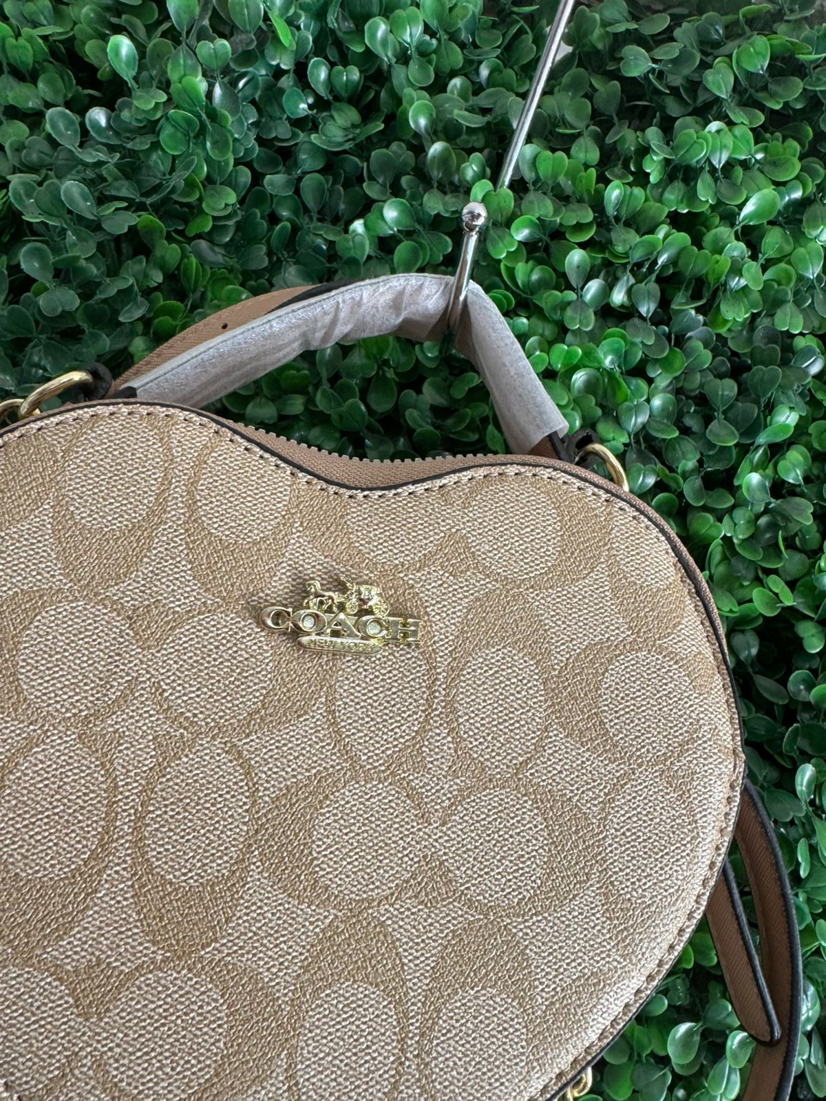 A BOLSA COACH CORAZON BEIGE