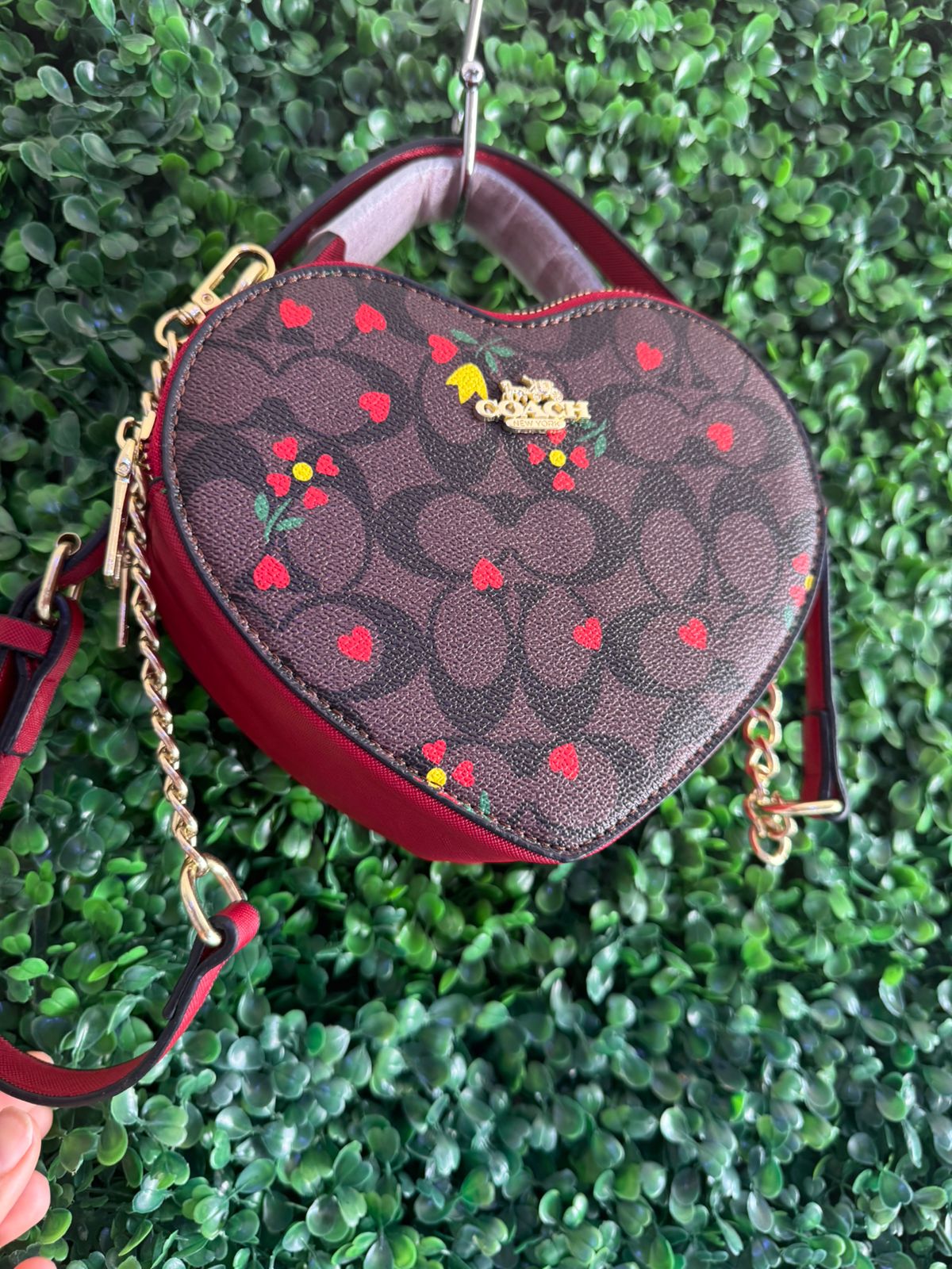 A BOLSA COACH CORAZON CAFE FLORES ROJAS