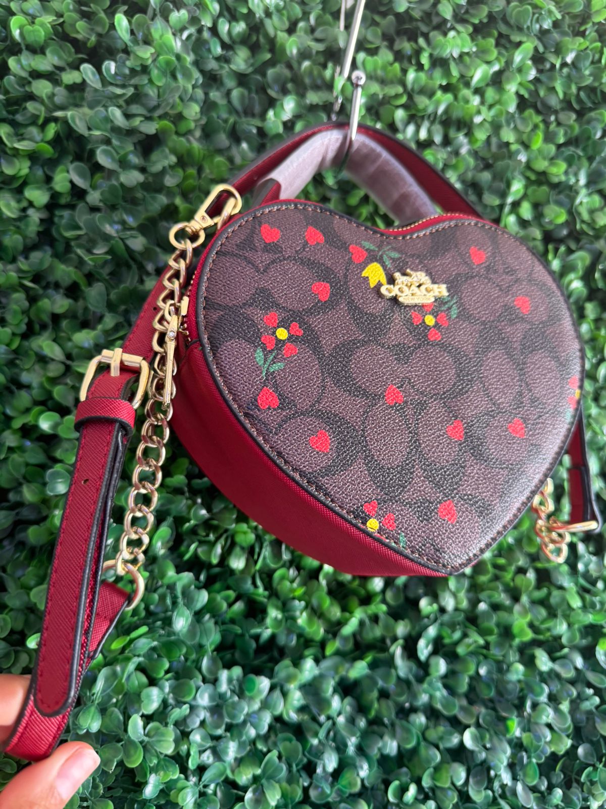 A BOLSA COACH CORAZON CAFE FLORES ROJAS