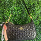 A BOLSA NOLITA COACH NEGRA CON LLAVERO DE PERLAS