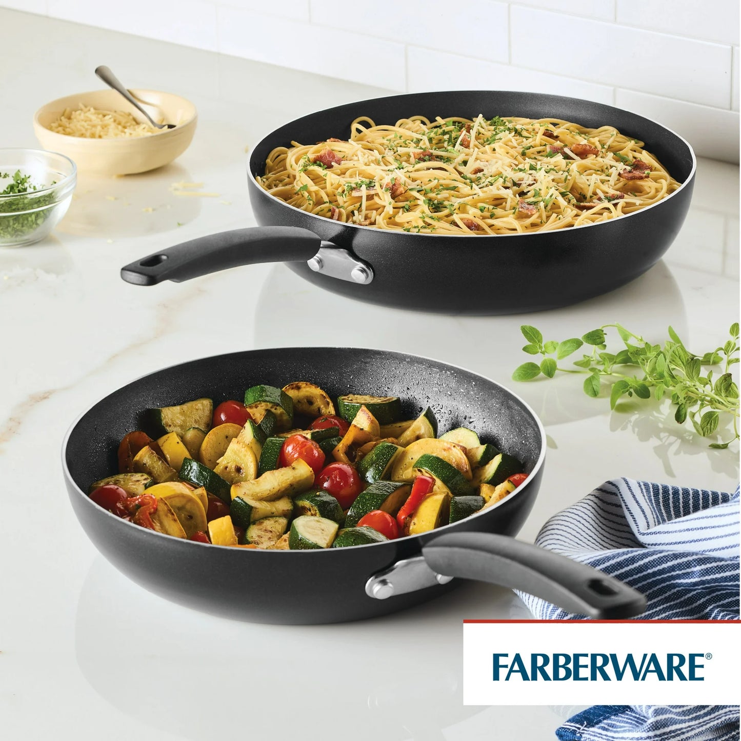 Farberware Easy Clean Juego de Sartenes/sartén Extra Profundas Antiadherentes, 2 Pzas, Apto para Lavavajillas, Apto para Horno, 10,5 Pulgadas y 12 Pulgadas, Negro